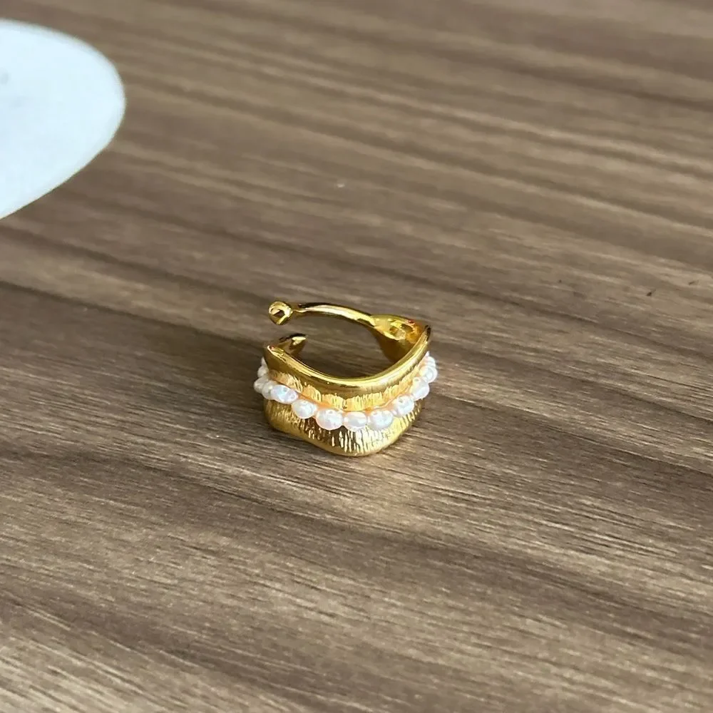 Gold and Pearl Ring Q435
